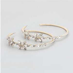 🌺 NEW Unique & stunning rhinestone encrusted large gold filled hoop earrings 🌺